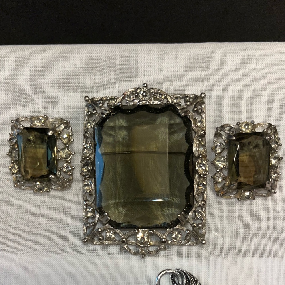Sarah Coventry Silver Filigree and Dark Green Stone Brooch and Clip on Earrings